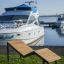 Saint-Tropez Deck Chair puidust ja metallist välisugrill lilledega sadamas