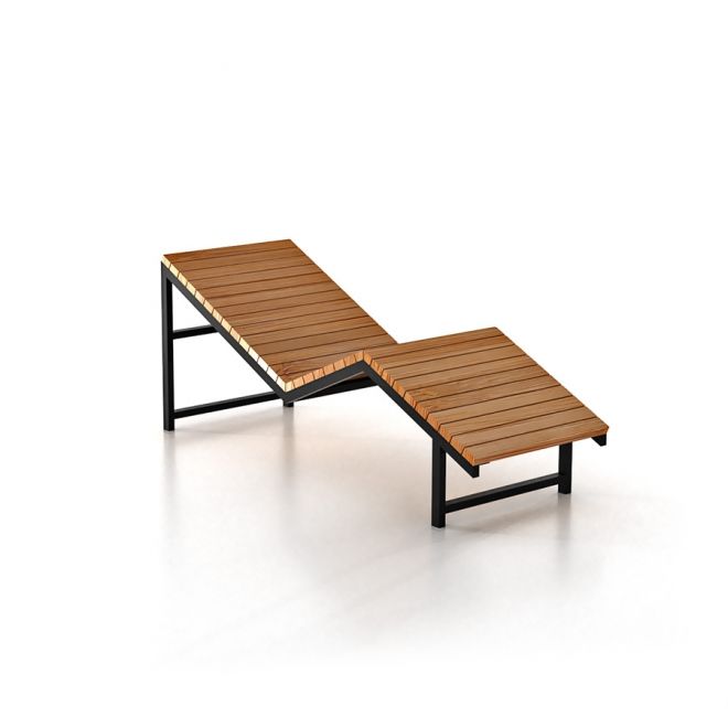 Saint-Tropez Deck Chair puidust lame iste ja musta metallraamiga välivooditulija.