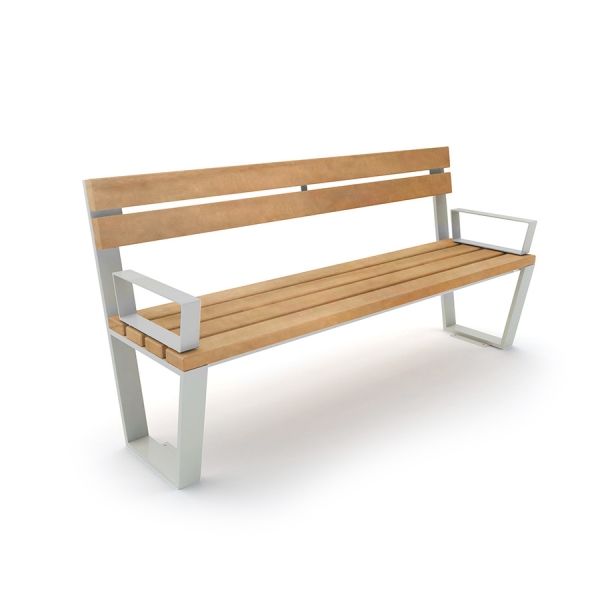 Ryga Bench koos metallrõngaste ja puidust istepingiga mänguväljakule.