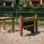Drums ja muusikainstrumendid laste mänguväljakul liival.