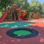 Round Trampoline (80 cm) asendatud trampoliin mänguväljakul punasel pinnal.