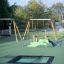 Square trampoline (150 cm) lasteaia mänguväljaku turvalise põrkerõngaga rohelisel pinnal.