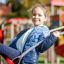 Nature Swing 5m punane kiik laste mänguväljakul täiskasvanu kõrvale