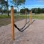 Battle Rope Workout Set väli kahe puidust postiga välitreeninguplatsil.