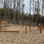 Obstacle Course Mini Climbing Net mänguväljak metsas puidust ja köitest ronimisvõrk.