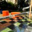 HPL Bench Chess and ludo game lauaga mängimiseks, millel on musta ja pruuni ruudustikuga lauaplaat.