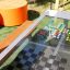 HPL Bench Chess and ludo game, millel on klaasist mängupinnad male ja ludo mängude jaoks.